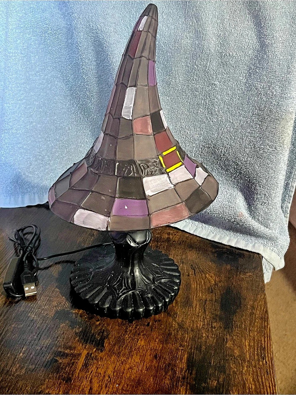 Stained Glass Style Witch Hat Table Lamp in Black & Purple